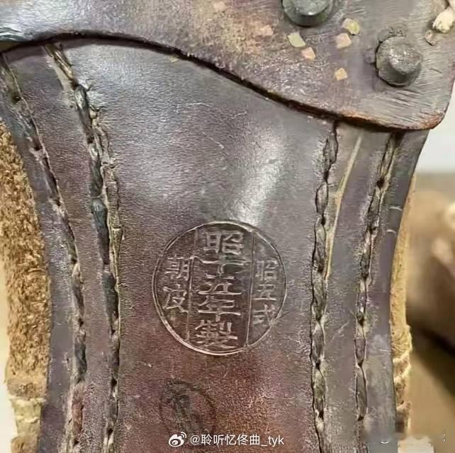 日本鬼子以前穿的大黄靴，原来是这个样子的 