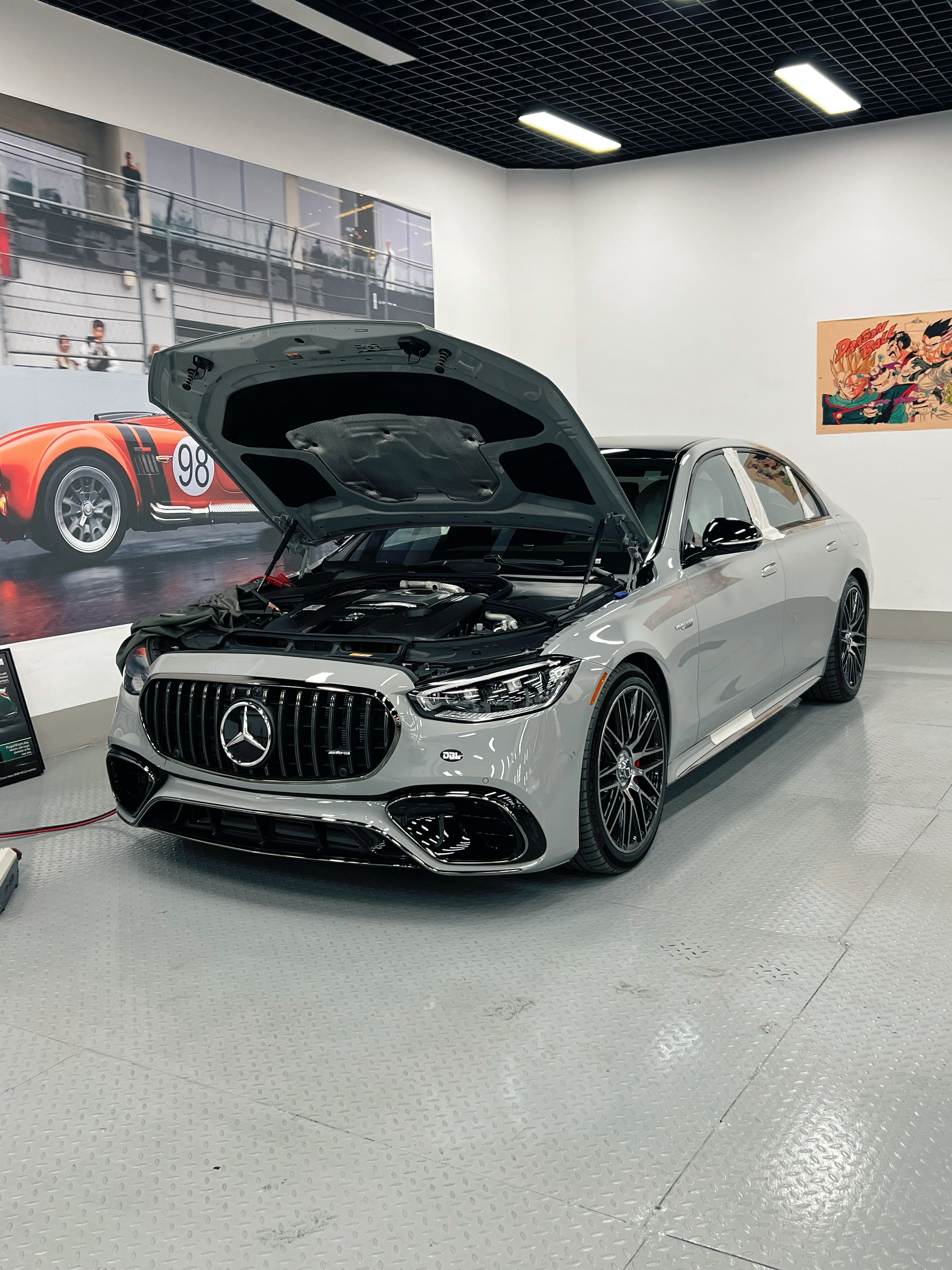 S63 AMG 清关完毕，准备交付好久没这么擦车了，一尘不染是这个车的一种体面这