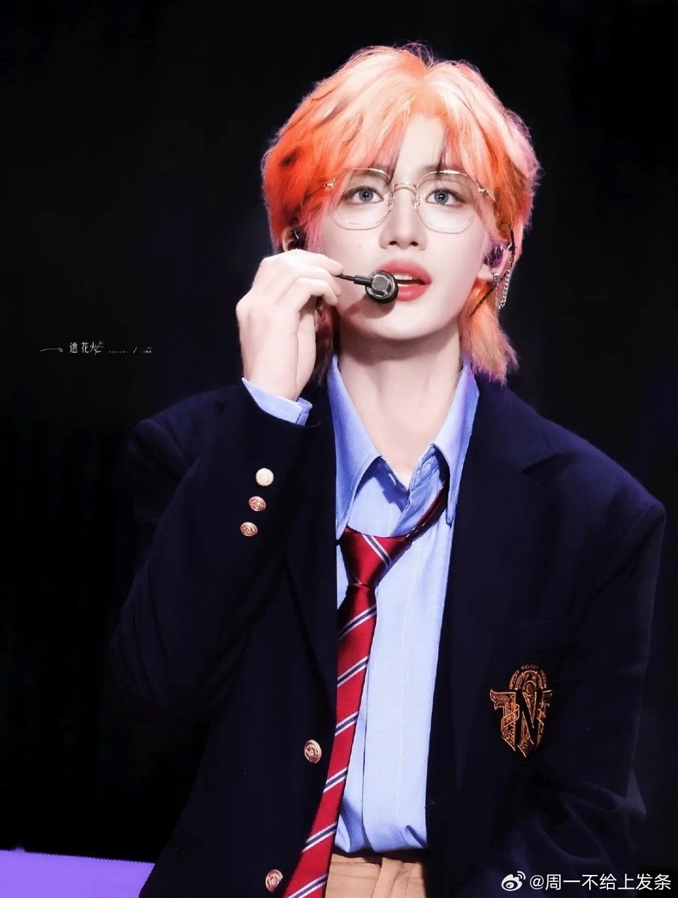 丁程鑫你好星期六爆笑名场面持续输出！丁程鑫高情商互动引热议，台前是掌控全场的舞台