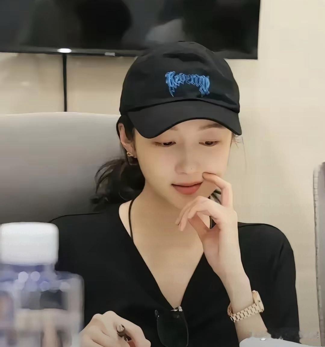 关晓彤素颜比化妆还美 