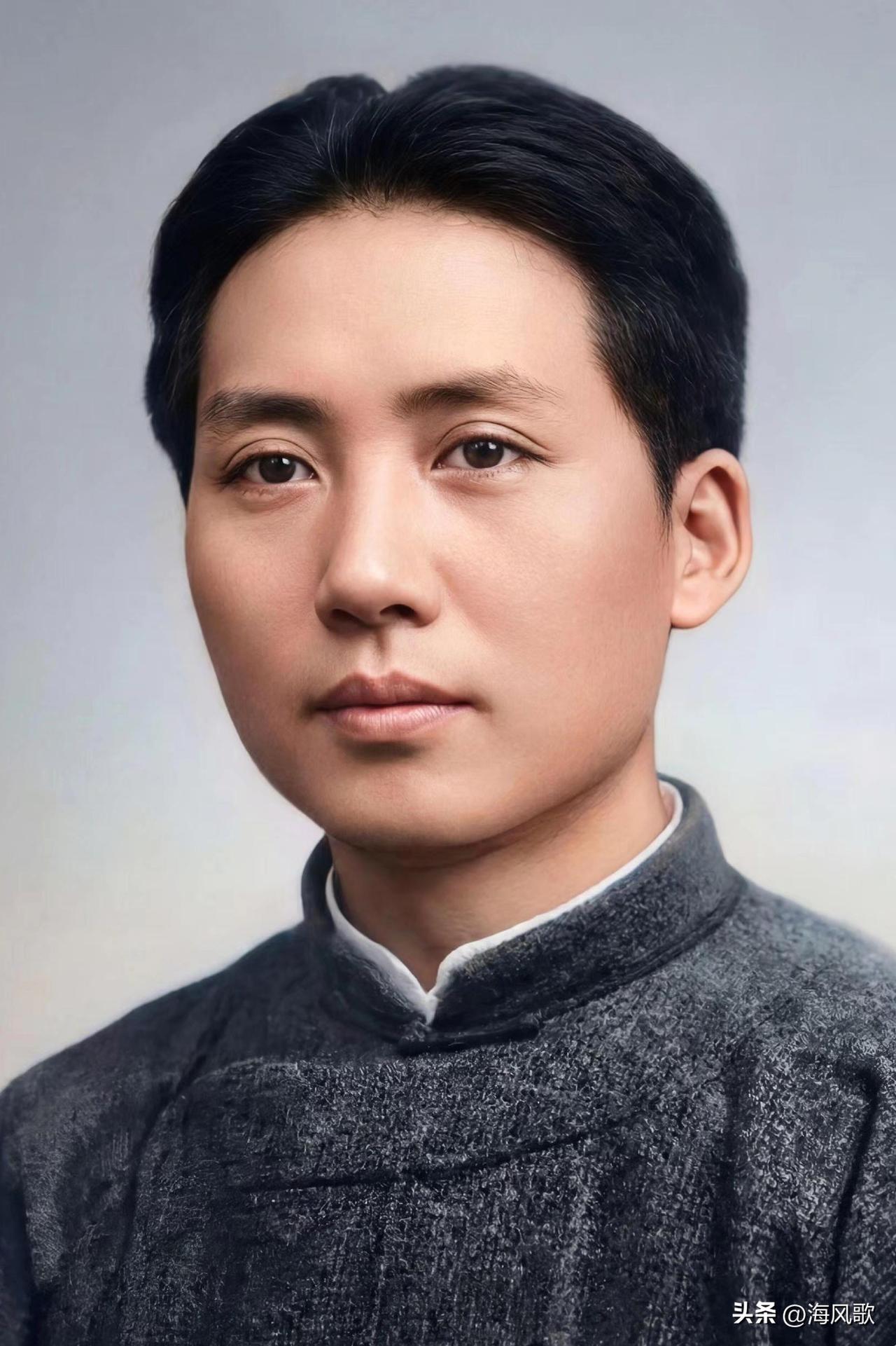 眉眼藏风骨！
毛家三口的红色信仰代代相传细看毛主席、杨开慧、毛岸英的老照片，一家