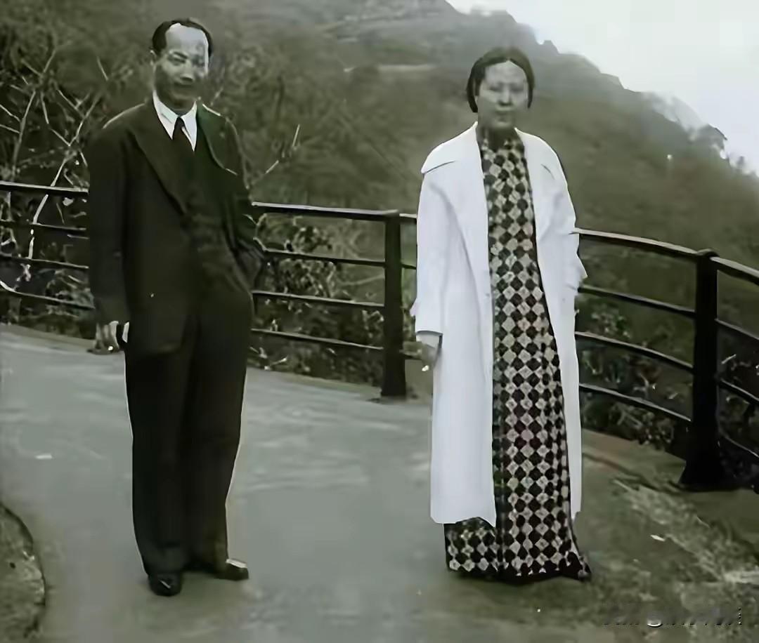 很少露面的珍贵老照片来了！张学良原配夫人于凤至旧照，难得一见，从容温婉的气质一眼