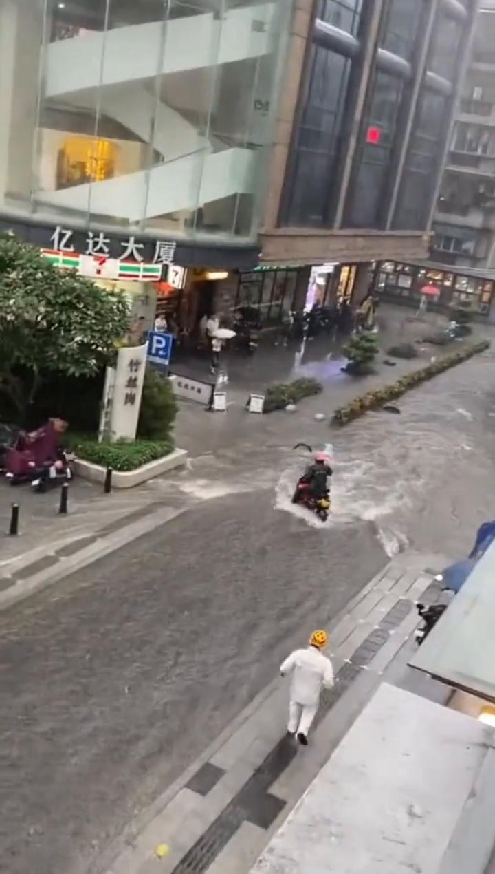 他们抓起来了。