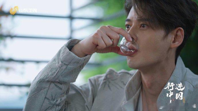 #大陆奶奶对郭品超讲两岸同祖同根# #82岁奶奶说两岸茶同源人同根#郭品超和采茶