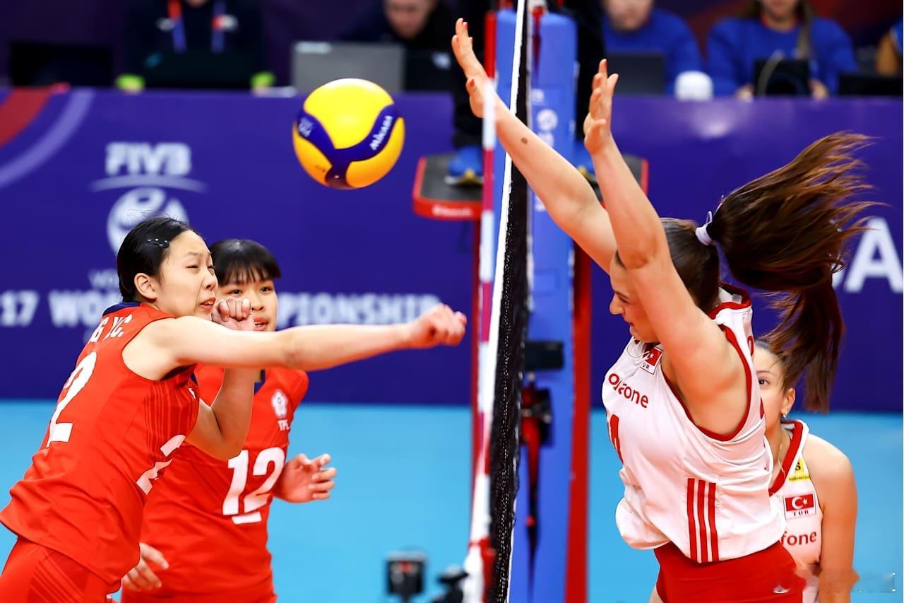 国际排坛动态2026女排U17世锦赛半决赛：土耳其队3-0（25-15/25-2