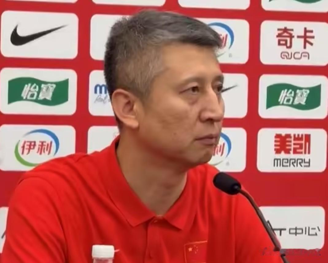 郭士强有可能将杨翰森这位唯一NBA球员放在替补席上，为稳妥起见，男篮与杨翰森之间