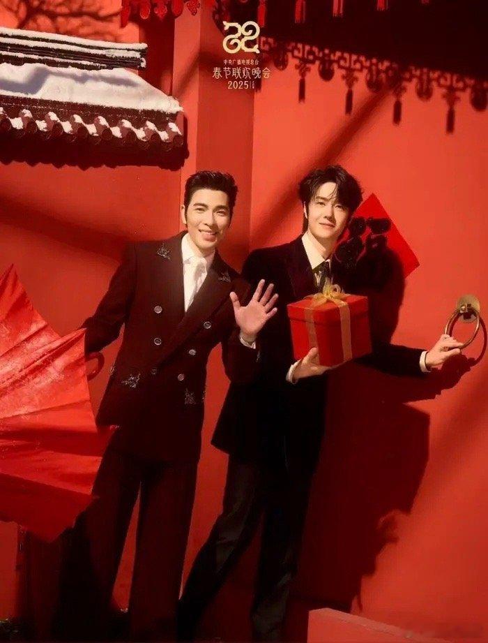 王一博被爆现身春晚彩排！王一博疑似被拍到现身央视春晚彩排，但是隔着窗户画面太过模