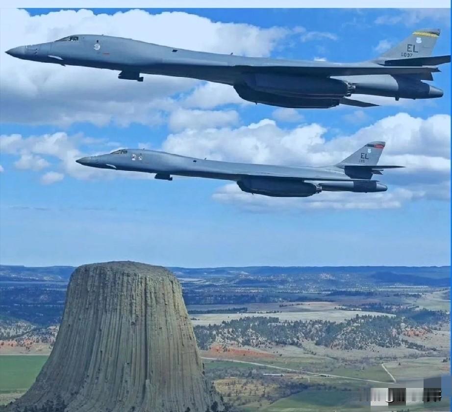 不用动手，美军在南海自己摔了两架军机。
 
非要来南海刷存在感，所谓“自由航行”