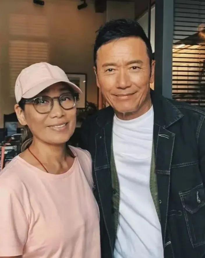 18对港片经典荧幕CP重聚，哪一对能勾起你的童年回忆？
香港影视业辉煌一时，不管