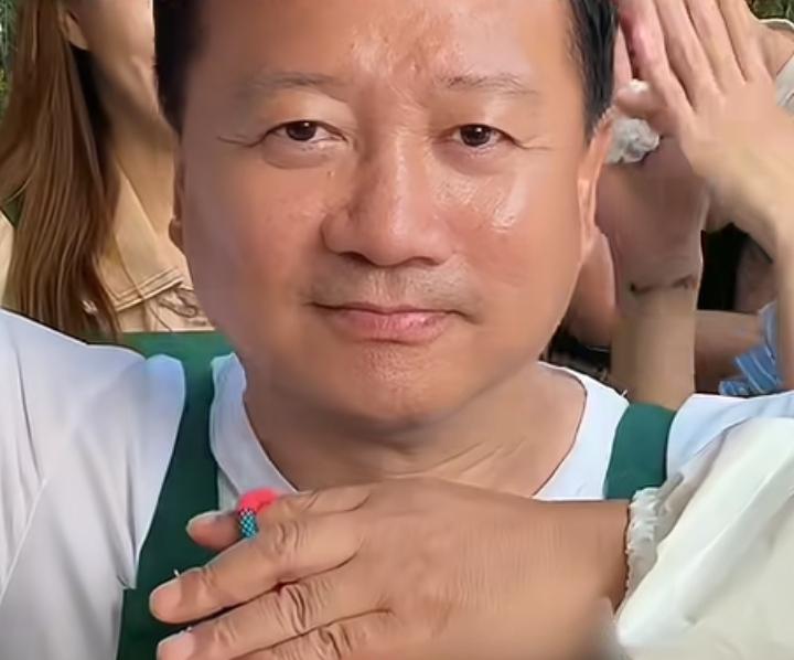 谢广坤，实在太尴尬了。

全网粉丝近千万的谢广坤，这次是露出真实实力了，有商家花