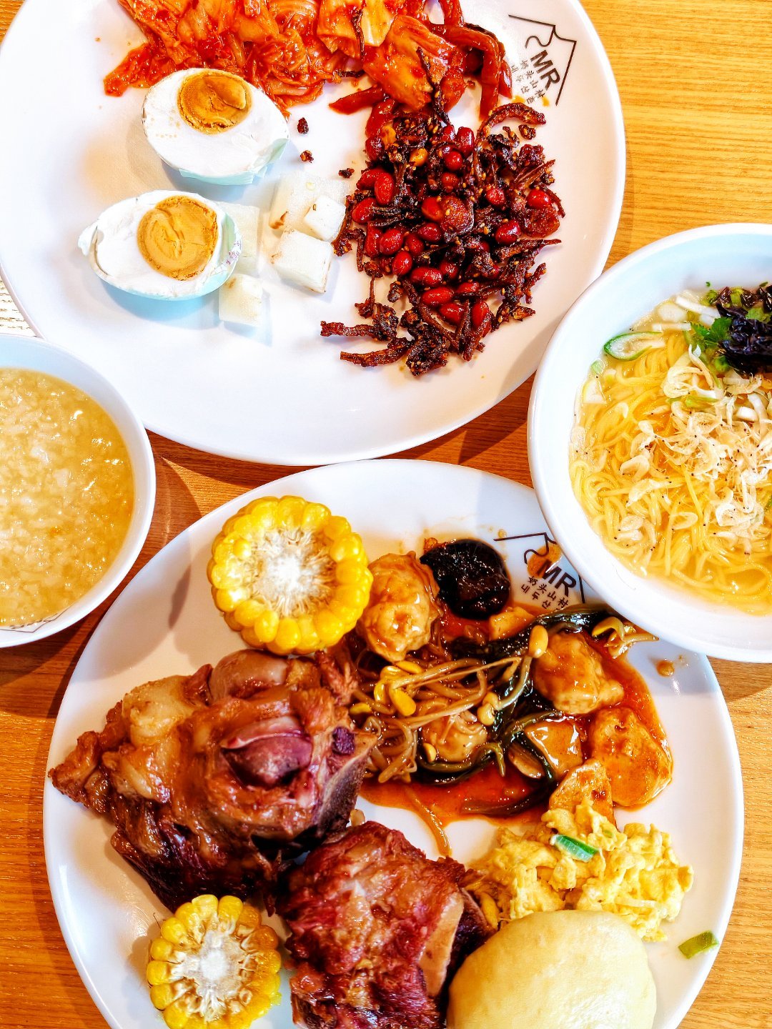 东北的早餐，真硬[哈哈]2元维C和98元维C的区别 ​这么说吧，除了口味，没啥区