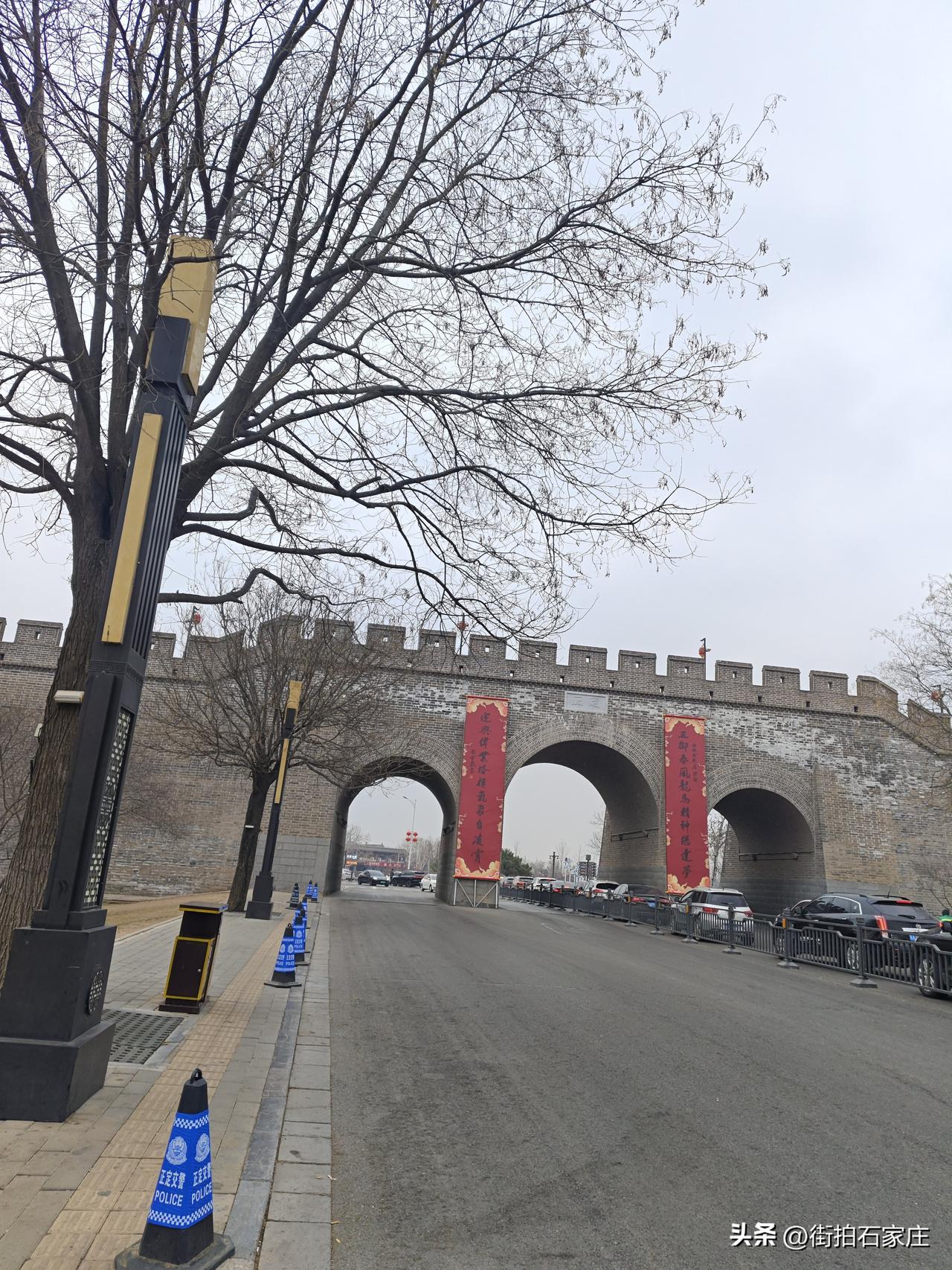 正定以前的面积太大了！
石家庄慢慢“吃”了正定，最后正定成了石家庄一个区！
曾经