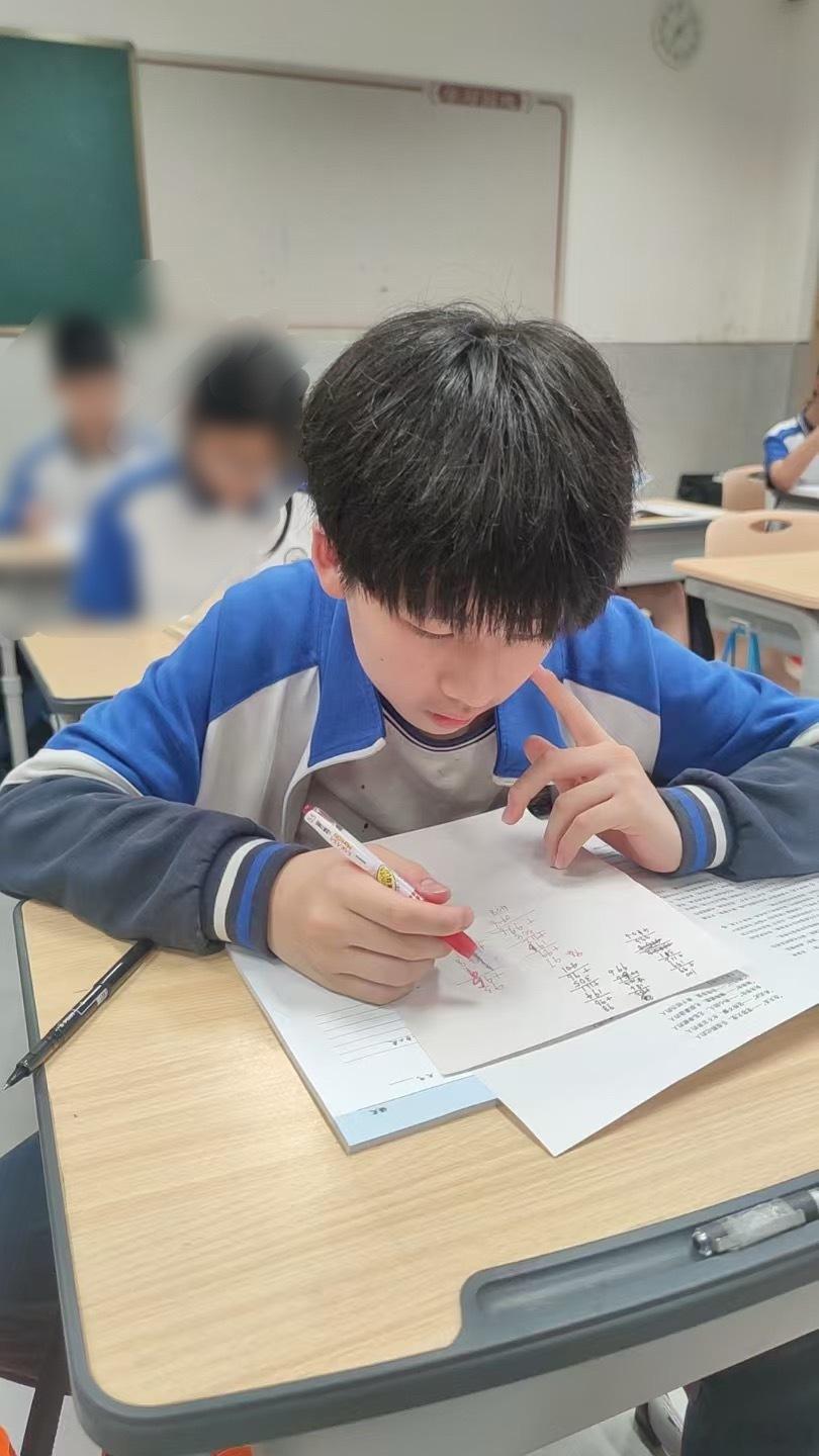 考完试了，已经在学校写暑假作业了再有两天就正式放假啦 