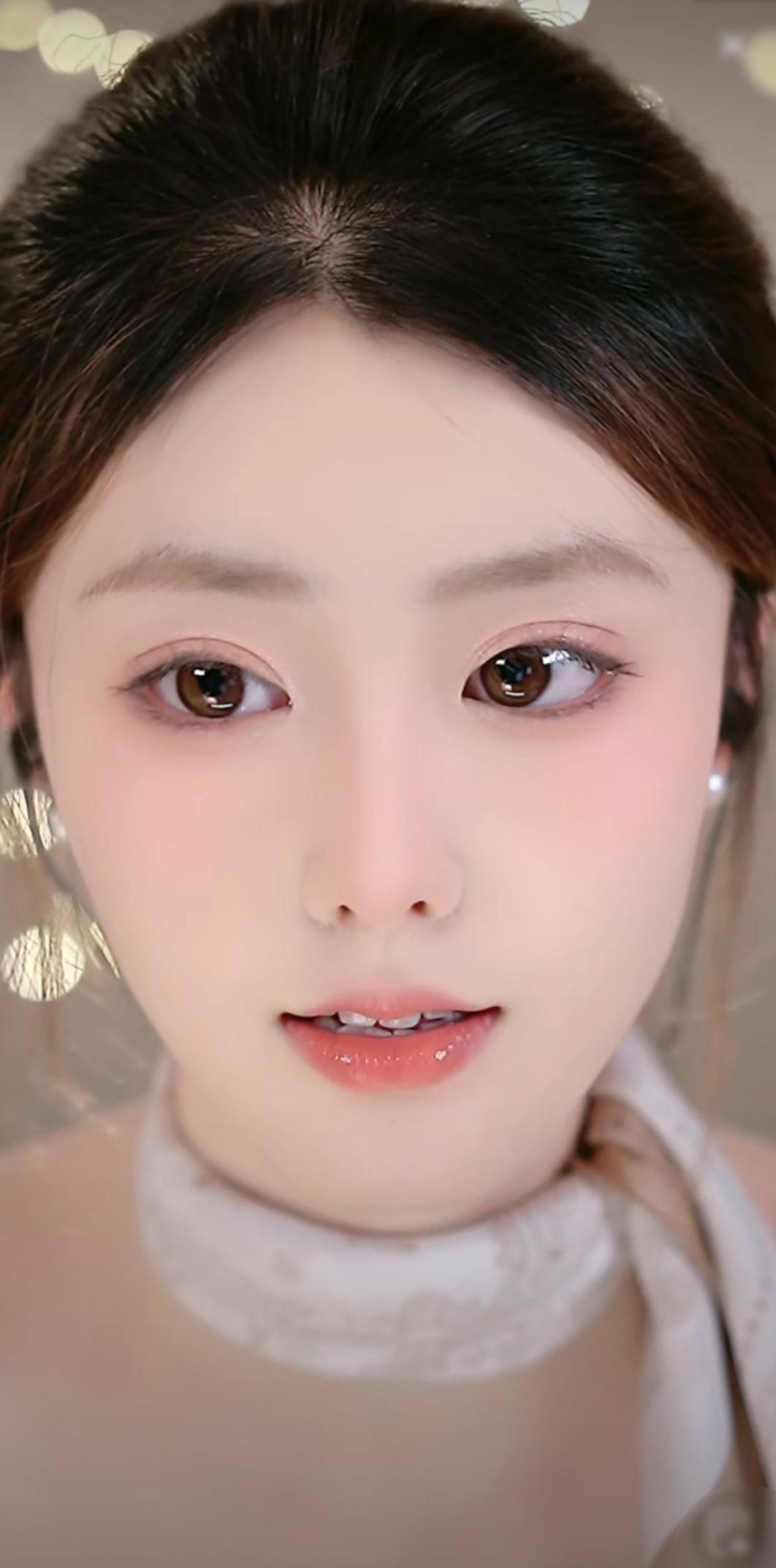 姑娘妆容精致，真好看！