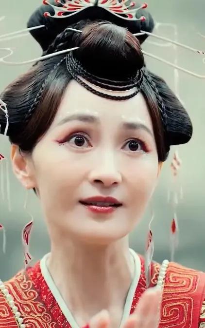 姚笛走错一步路，被骂了10几年。如今41岁复出，状态吓人。网友惊呼惨烈：这还是姚