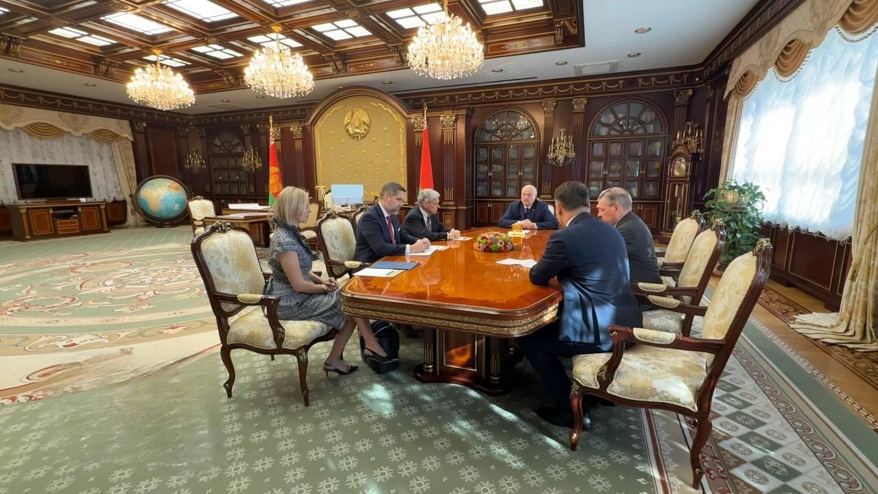 卢卡申科公开表态支持特朗普，愿就中东问题提供看法。
2026年3月19日，白俄罗