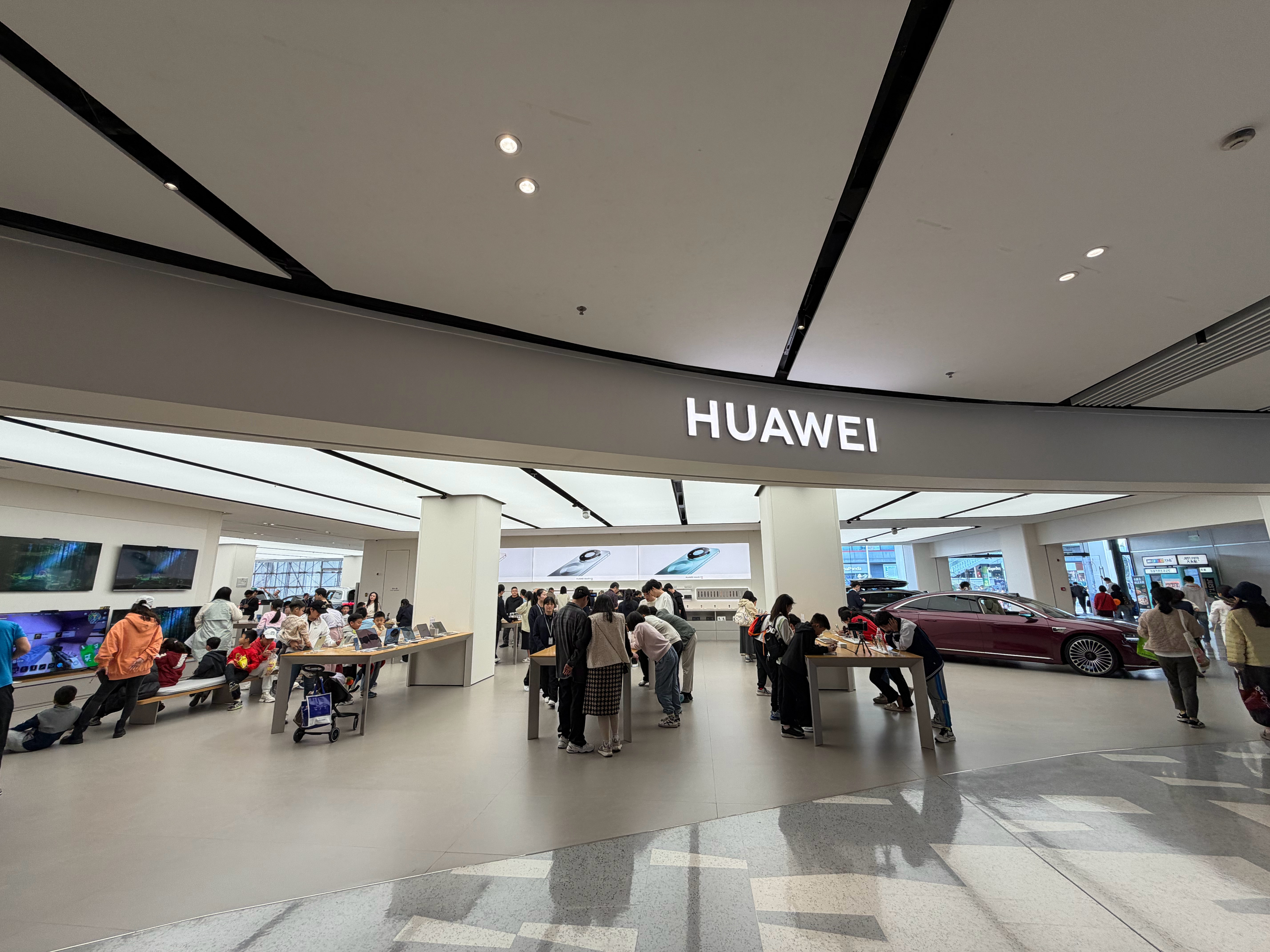 怎么我就偶遇不到住在广州的名人明星来买华为呢 广州