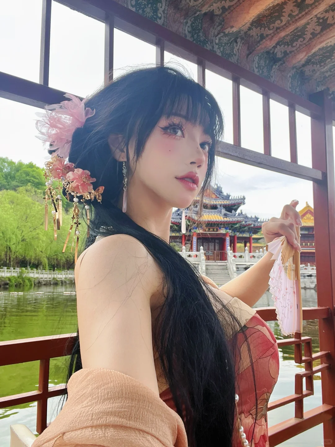 白水映红桃🍑