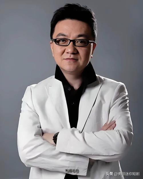 董路是谁？董路是干什么的？董路在投身足球青训之前，长期从事足球媒体相关工作，是一