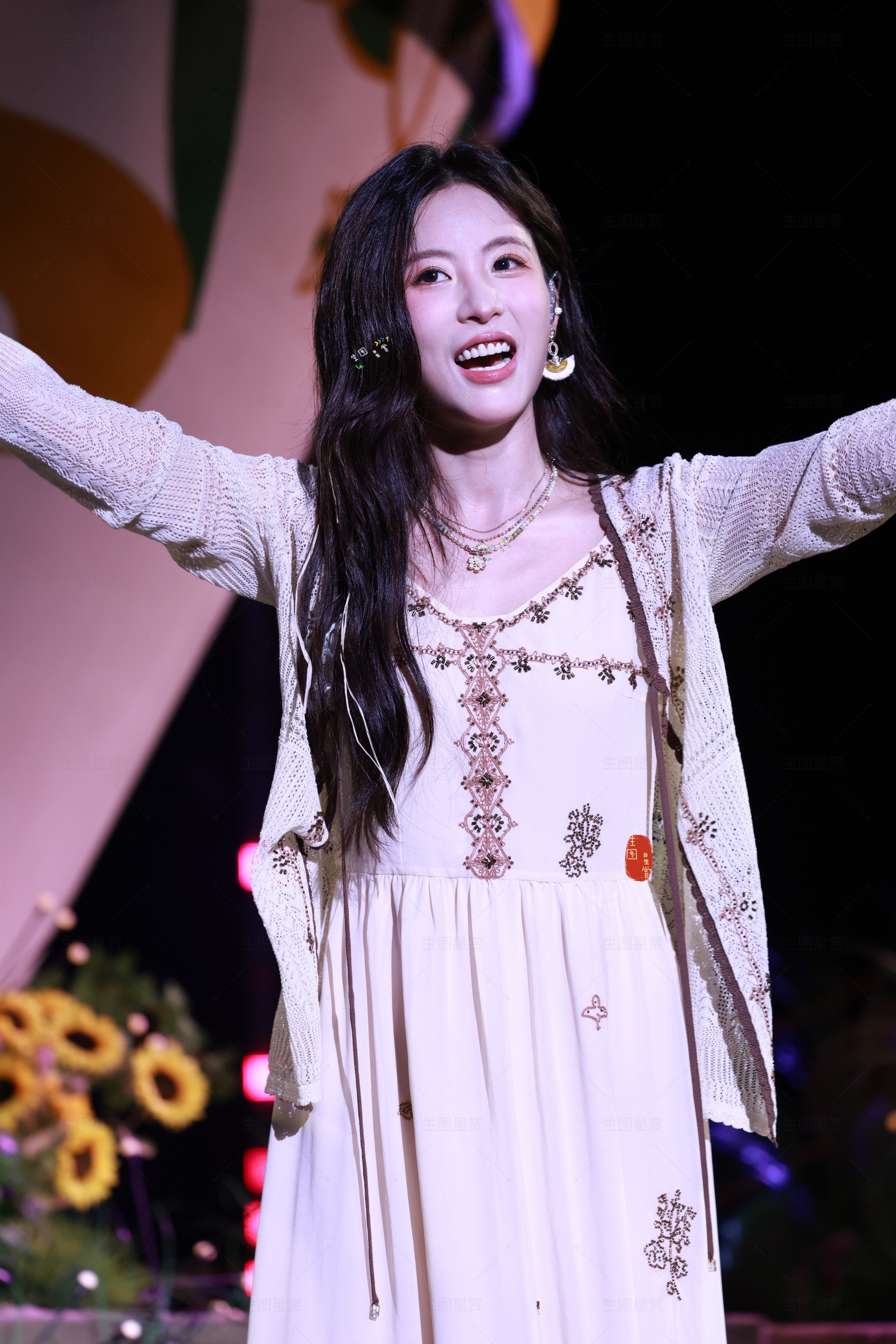 孙芮郁南献唱，美貌在发光🌟260717郁南黄皮树下音乐会 生图掉落 