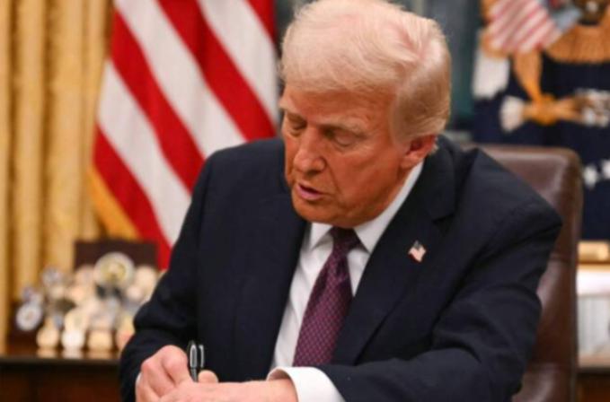 特朗普大清早发飙：出生公民权是给黑奴后代的，不是给中国人的。

当地时间 3 月