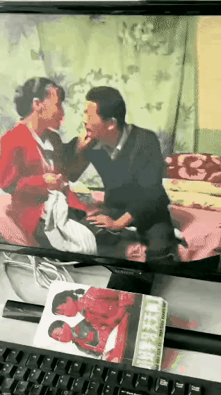 这是家庭暴力，如果经常这样，可以报警处理，不能隐忍。