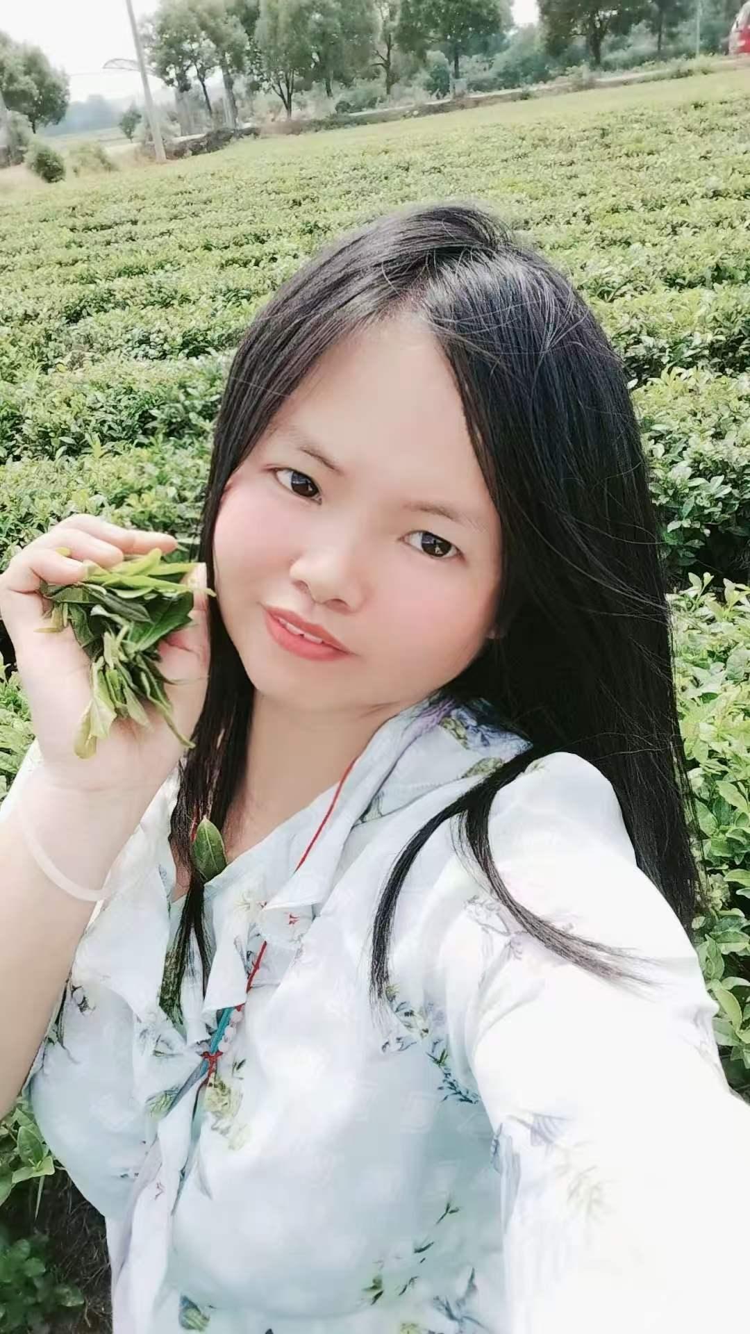 我每年都是说自己47岁，因为我怕自己老了，其实我快48岁了，我无法想象自己再过两