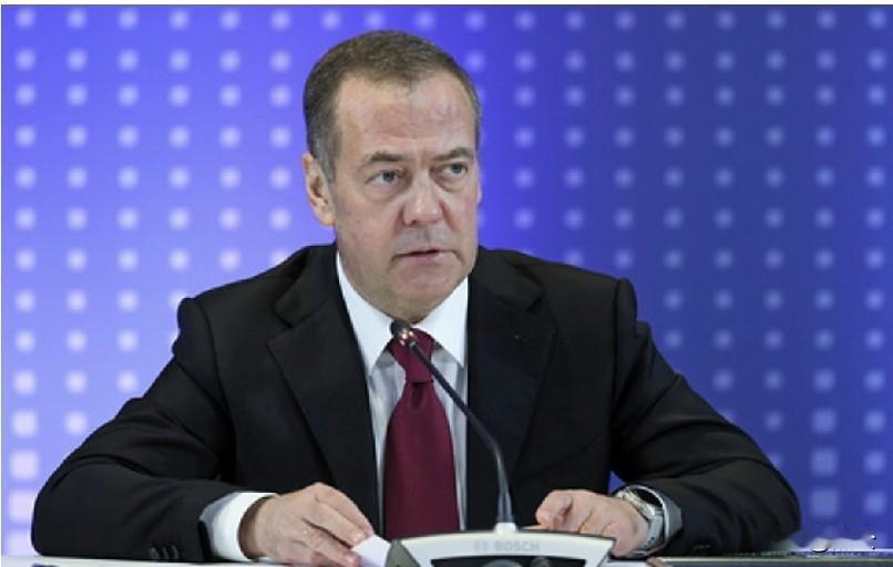 梅德韦杰夫：俄反对西方任何军事力量进驻乌克兰
 
1月10日， 塔斯社报道，俄罗