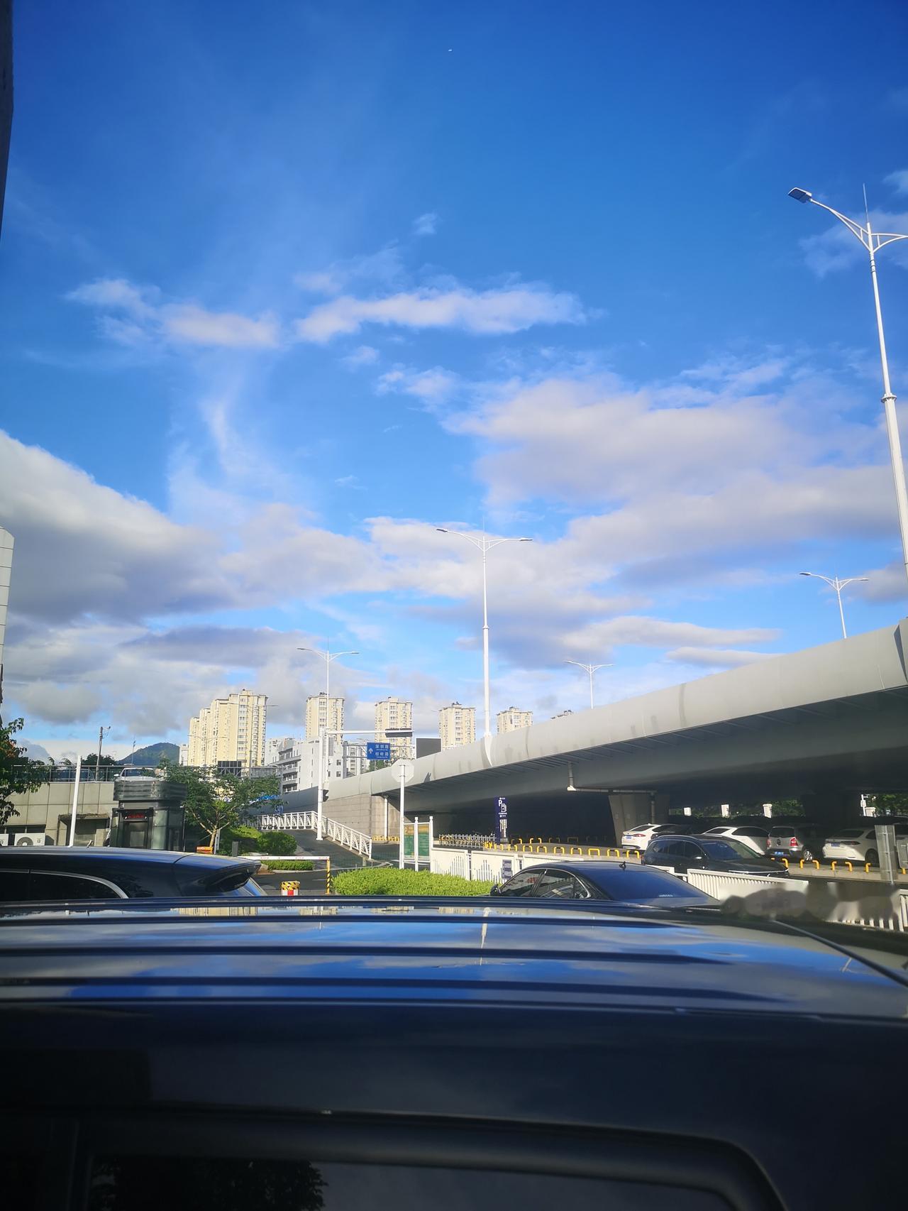雨后的青岛偶尔会有海市蜃楼