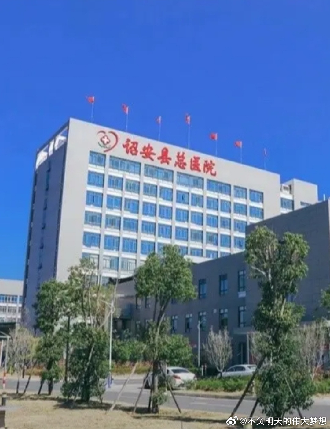 【中国医师节致敬不平凡的你】2026年8月19日是第九个中国医师节，让我们向每一