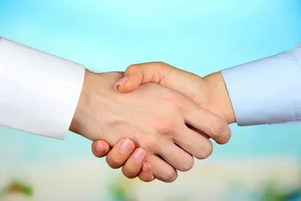 紧握你的手

            我想把你的手始终握紧
          