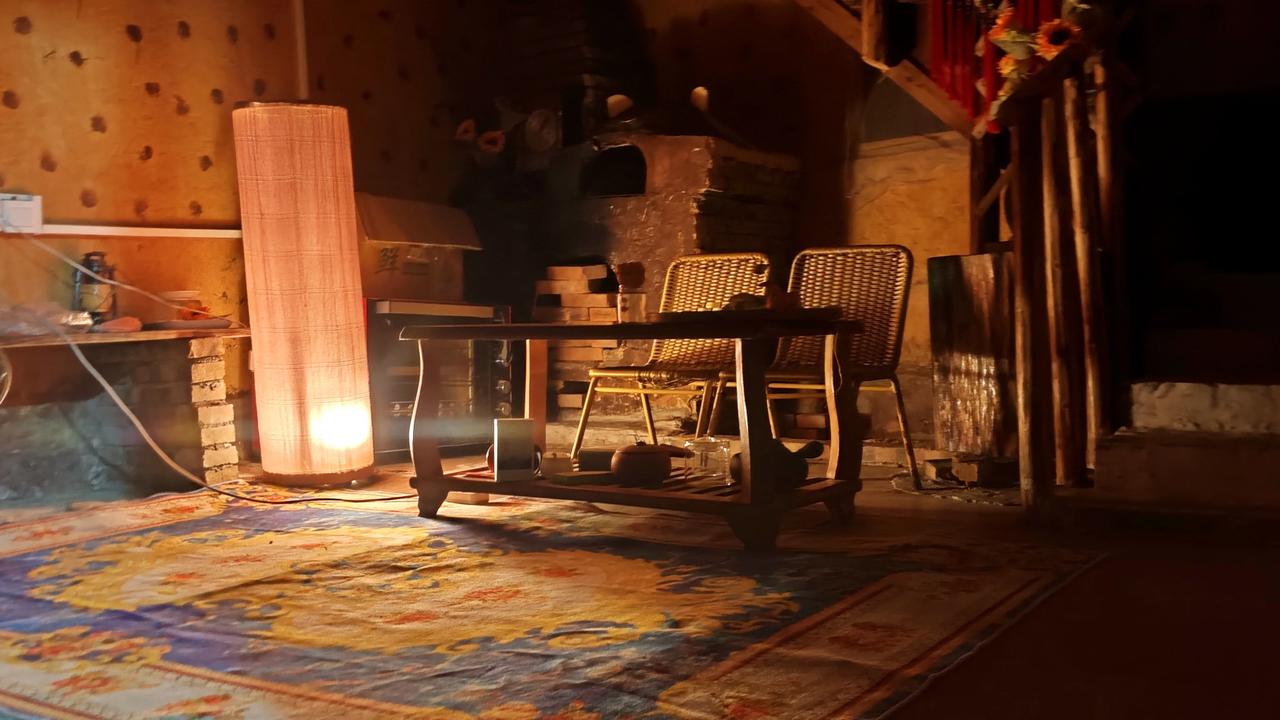 山里的夜静悄悄，不知不觉一个人已经这样过了好几年……