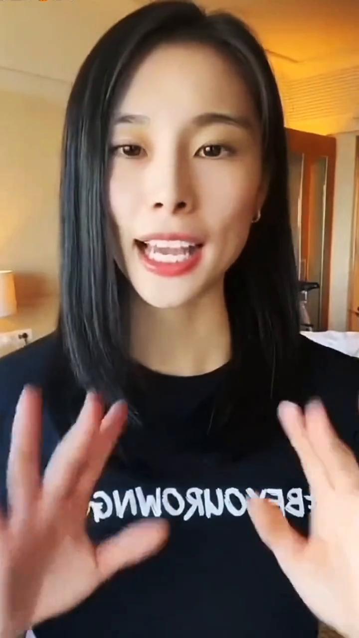 嗨大家好，我是中国女篮球员王思雨。