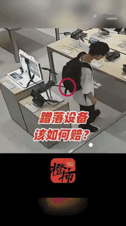 进店逛一圈，背上的包蹭了一下，一万三没了。

就这么一转身的事。

网上吵成一锅