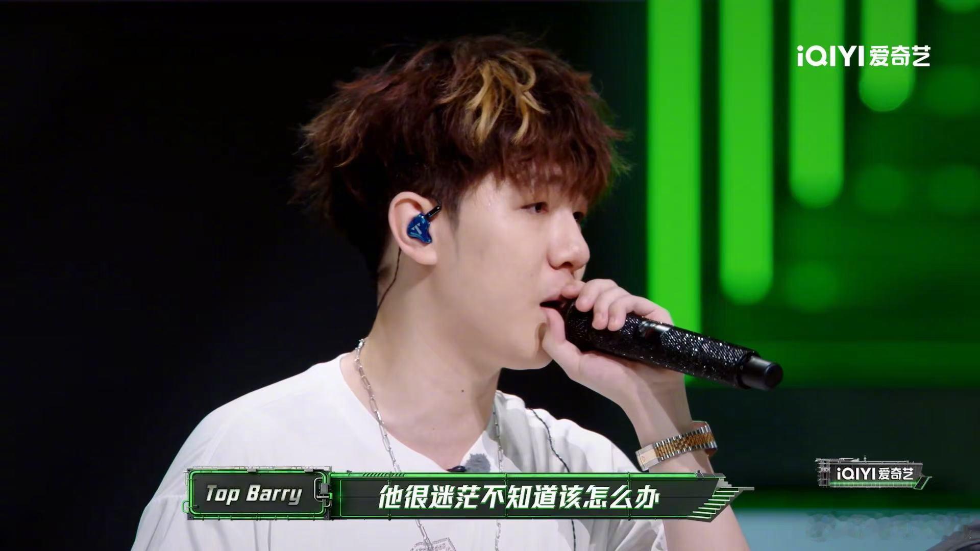 第一次见比赛帮对手的TopBarry替Rapeter怼说唱好友 新人王争夺战充满