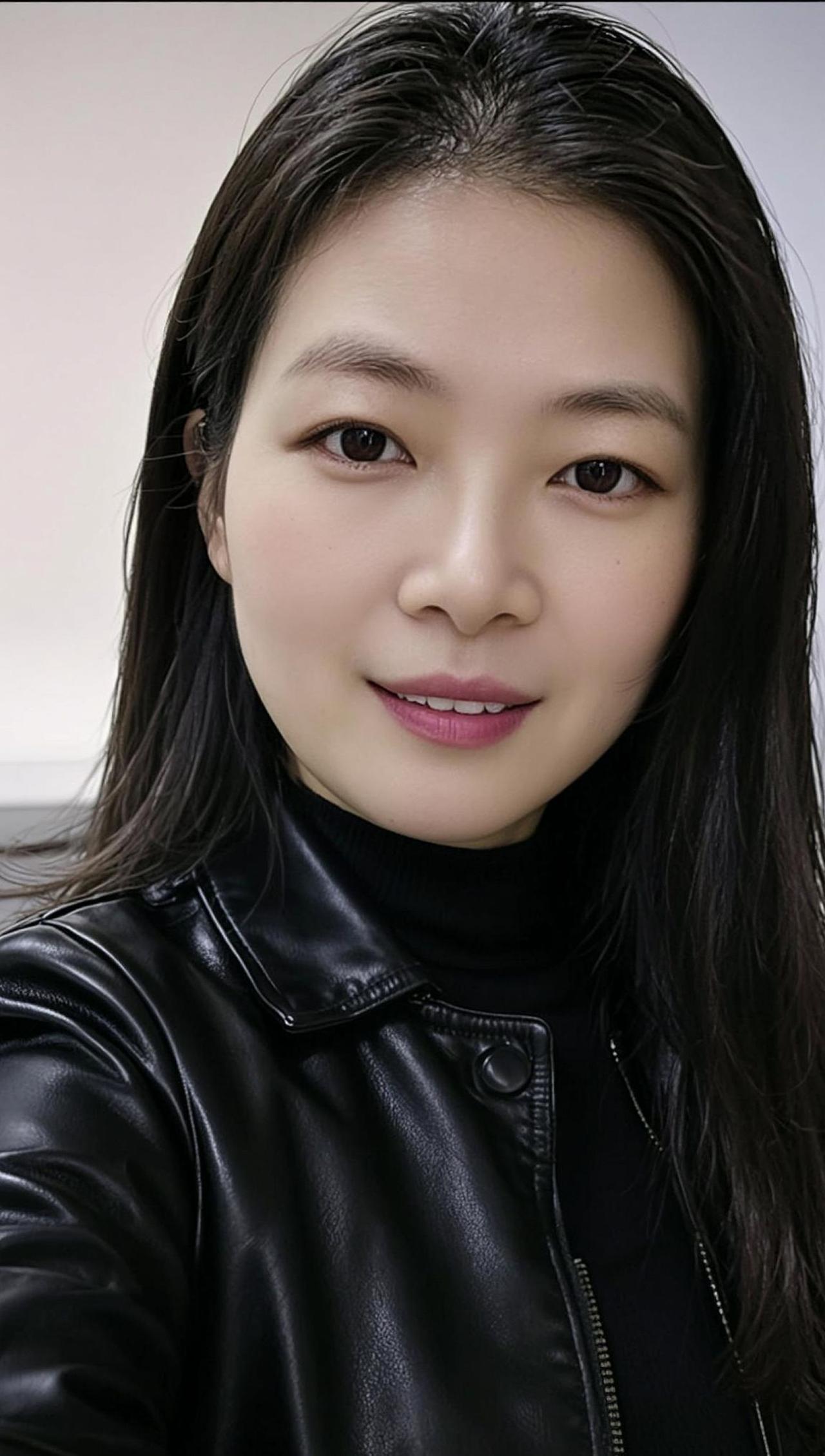 AI皮衣自拍 简约穿搭日常分享随拍上热门