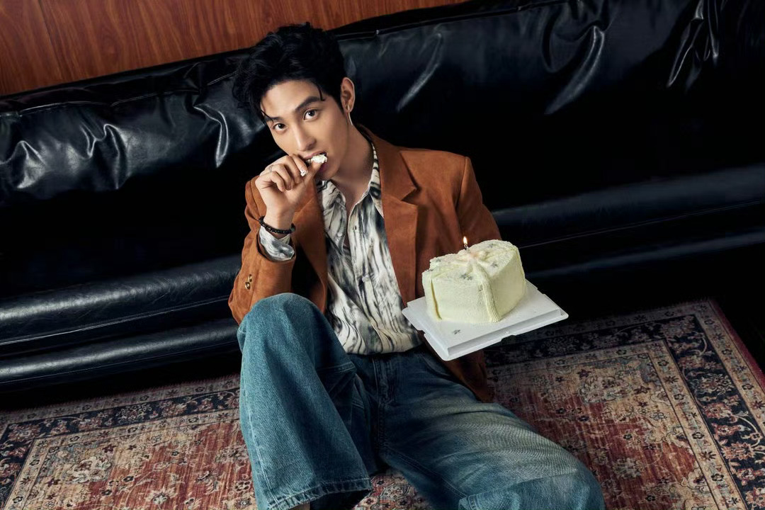 何伟给何衍朝过生日太幸福了吧！ 