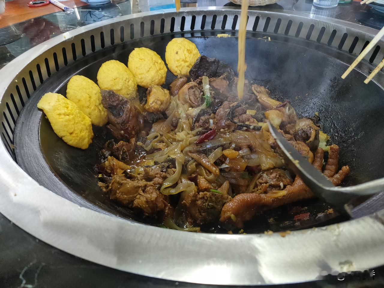 晒出你的本地生活 
突然就馋上了铁锅炖大公鸡，于是今天便去了趟旅顺，驱车40公里