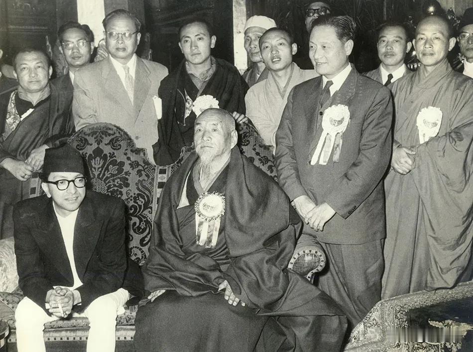 6张罕见老照片，重温赵朴初与高僧们的6个珍贵瞬间

1956年尼泊尔，31岁的朴
