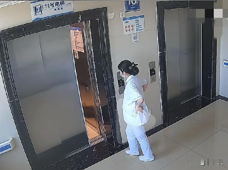 9日4日，沂源县人民医院，一位护士已怀孕7个月，正欲上电梯时，发现一位大妈晕倒在
