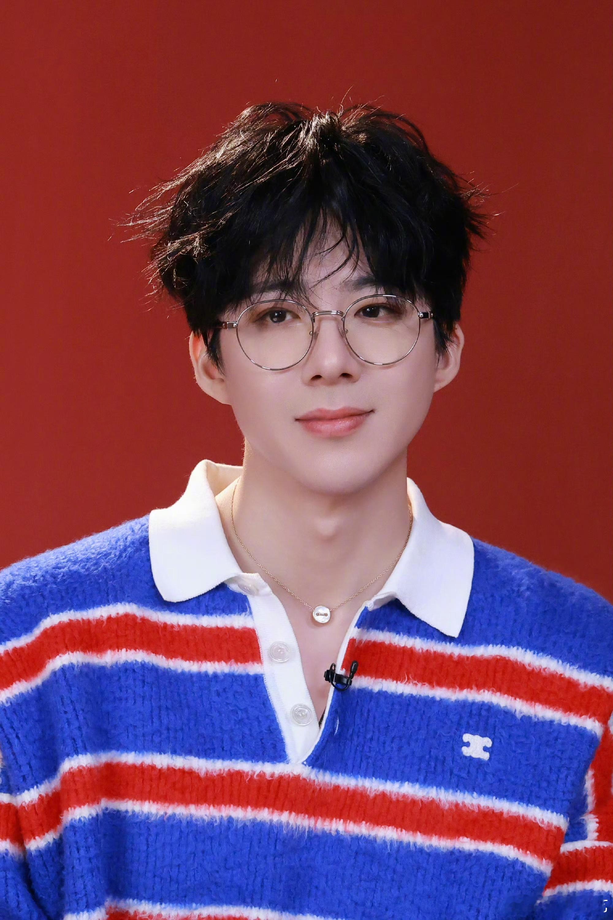 刘宇宁真的来星光大赏了 主打一个——立过的flag必将实现！在直播中答应要去星光