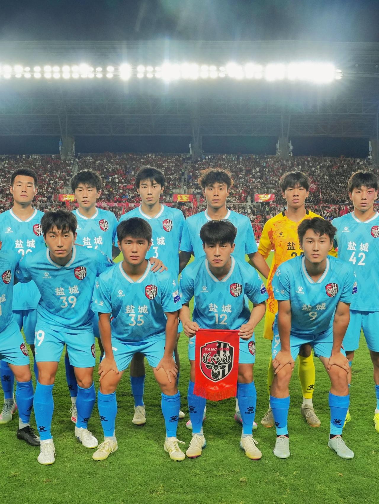 赢，我们共享荣光，输，我们并肩扛起，我们一起守护点亮城市的荣光 你们骄傲着的顽强