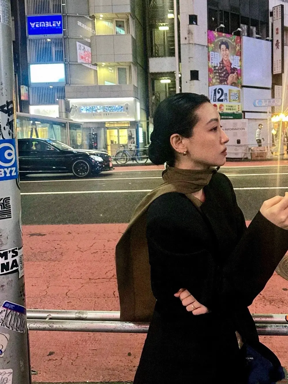 你适合找软柿子 找窝囊废 找一条听话的狗 不适合我这么鲜艳 炙热真实灿烂的女人.