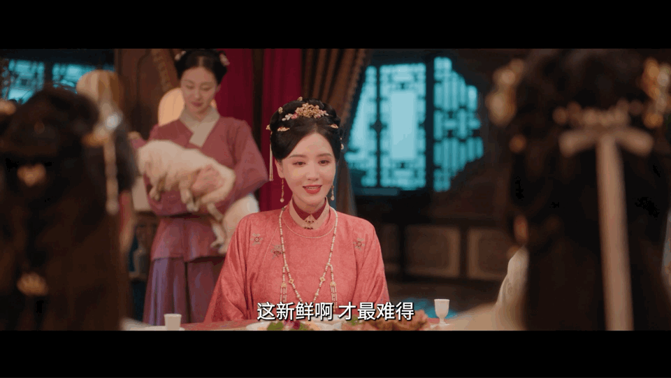 花开锦绣送礼幻视三十而已 贵重香炉千篇一律，新鲜螃蟹独一无二，在满场名贵礼物里反