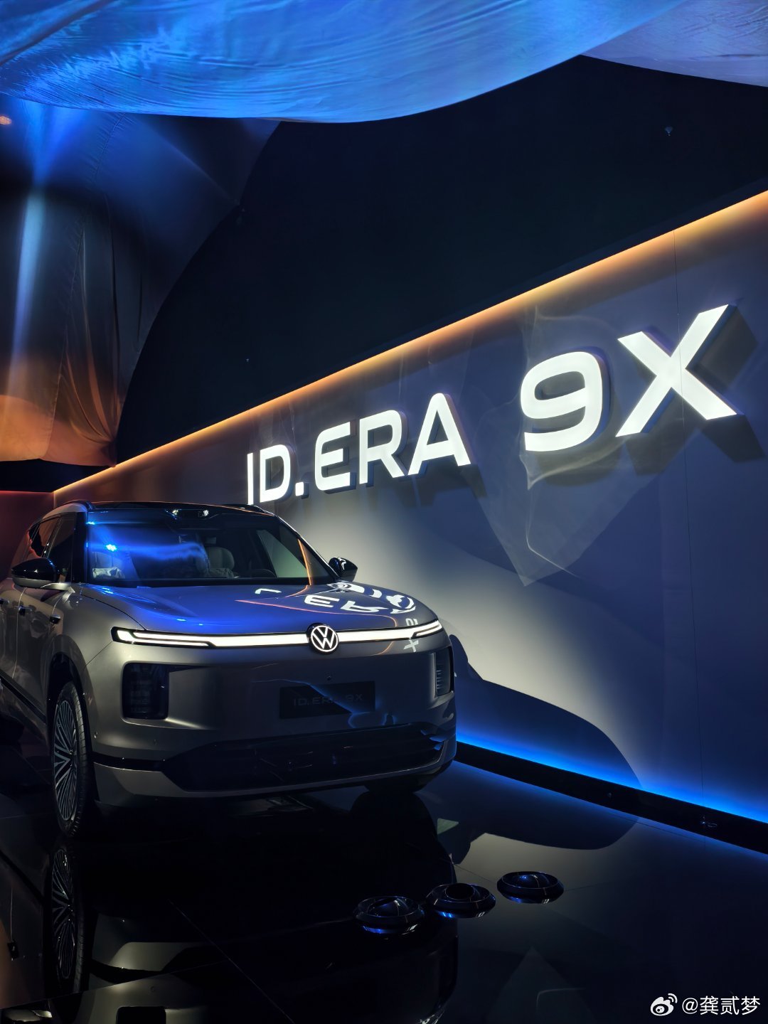 咋们的同学在大众9X的现场，这台车质感不差的，而且座舱那个显示面板的黑科技挺出圈