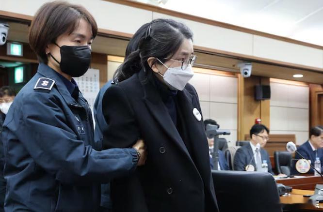 金建希被判有期徒刑4年早年人生经历一路高歌猛进崩塌迅速跌入谷底只在一瞬间这种剧本