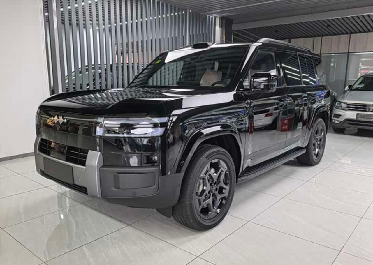 要说最近车圈最火的，那必须是方程豹钛 7，上市俩多月就卖了 5 万多台，妥妥的爆