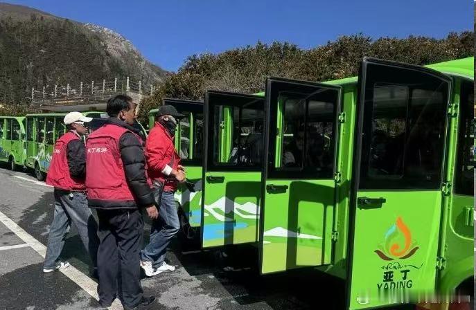 稻城亚丁景区曾被起诉5A景区风波不断！文旅部点名、博主硬刚，核心是私占S462省
