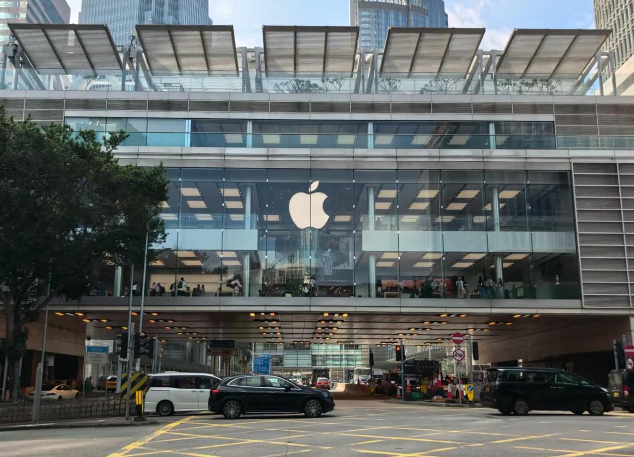 Apple Store ifc Mall｜香港🇭🇰苹果店
那个玻璃盒子横在路