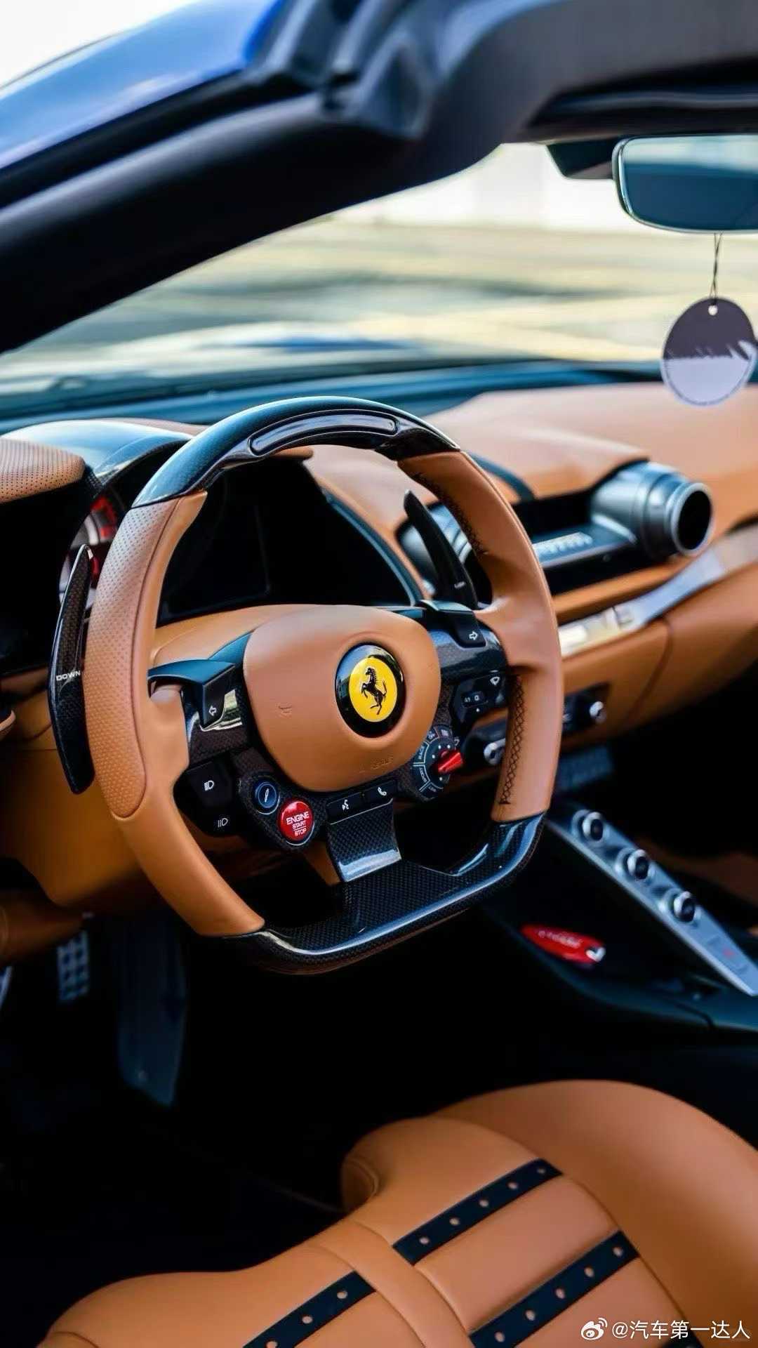 法拉利812GTS、2023年上牌、迪通拿座椅，4000公里 ​​​